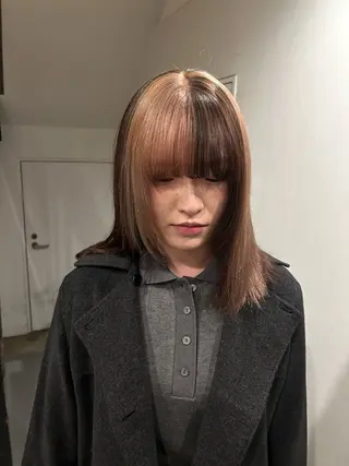 セミロング カラー hen所属・心斎橋/レイヤー/ ブリーチ/モエのヘアスタイル