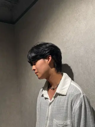 ショート メンズ 毛流れ特化愁斗 センターパートパーマのヘアスタイル