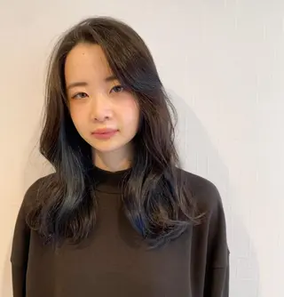 セミロング ナガサカ サチのヘアスタイル