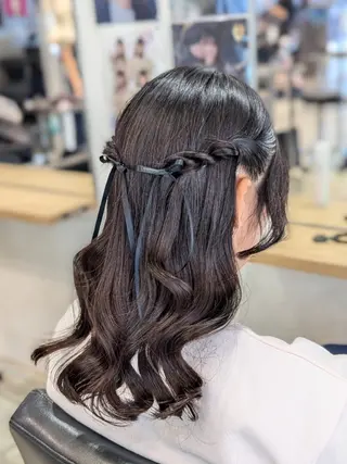 ヘアアレンジ セミロング 推しカラー🦉にじさ んじカラー🌈🕒✨のヘアスタイル