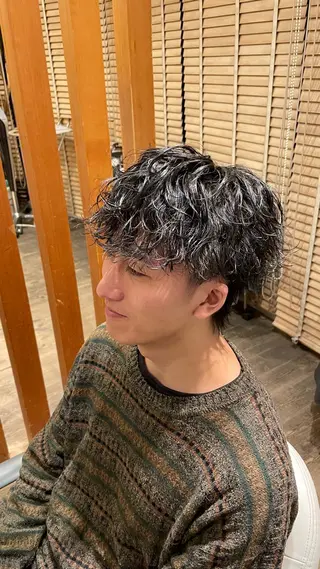 ショート パーマ メンズ 椿 大輔のヘアスタイル