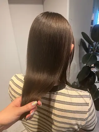 ミディアム カラー オタク美容師🛍/ 酸性ストレート/艶髪のヘアスタイル