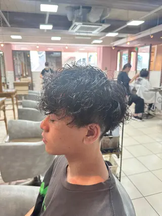 ショート パーマ メンズ 山添 雄心のヘアスタイル