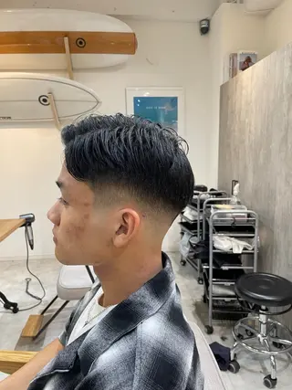 ショート メンズ ホワイトカラー/ ピンクベージュにったのヘアスタイル