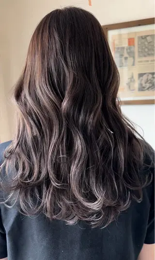 ロング GENE CUTCLUB所属・岩村 夏姫のヘアスタイル