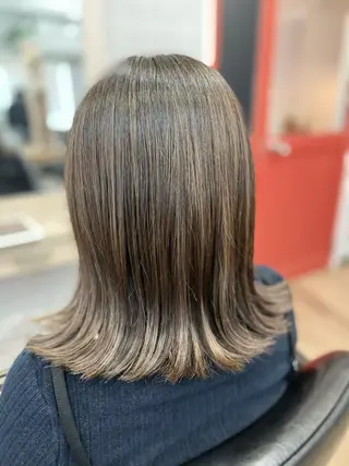 ミディアム _White所属・ＳＨＩ ＺＵのヘアスタイル