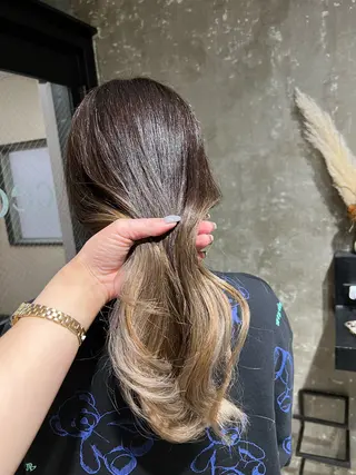 カラー 久永 菫のヘアスタイル