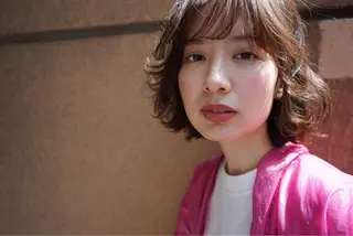 ミディアム カラー パーマ newi saLyu ネウィ サリューのヘアスタイル