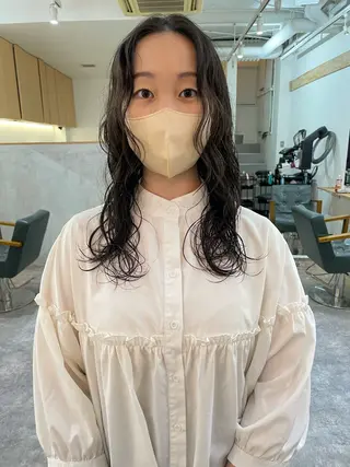 ロング パーマ 水野谷愛/ハイトーン カラー/カラーモデルのヘアスタイル