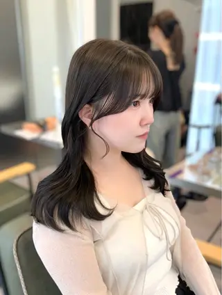 セミロング shes茶屋町アリサ 🎀顔周り×韓国風のヘアスタイル