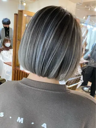 ショート カラー 白髪ぼかし バレイヤージュ志鎌のヘアスタイル