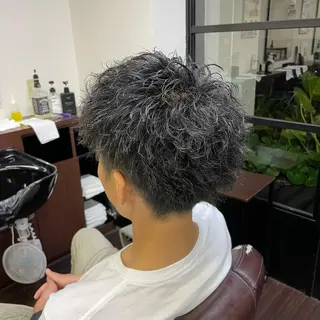 ショート パーマ メンズ 坪田 龍樹のヘアスタイル