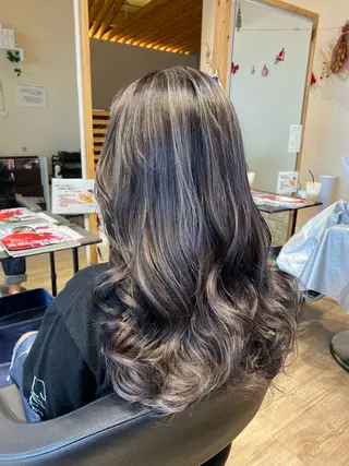 ロング カラー 関口 友行のヘアスタイル