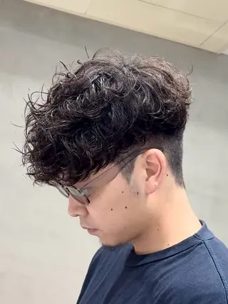 パーマ メンズ fifth 安次富　泰雅のヘアスタイル