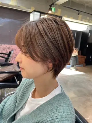 ショート カラー 穴原 優紀のヘアスタイル
