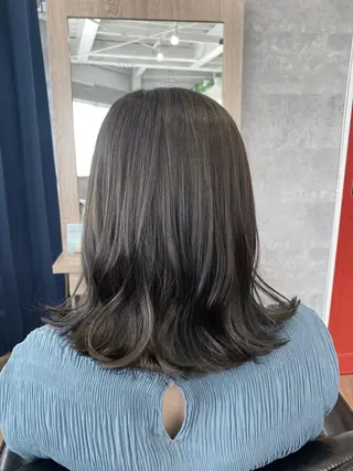 ミディアム _White所属・ＳＨＩ ＺＵのヘアスタイル