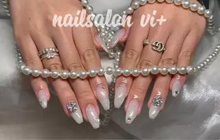 ネイル nailsalon vi+新人LiLiのネイルデザイン