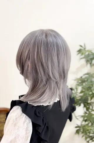 ミディアム 飯星慧斗 /ブリーチ、縮毛矯正のヘアスタイル