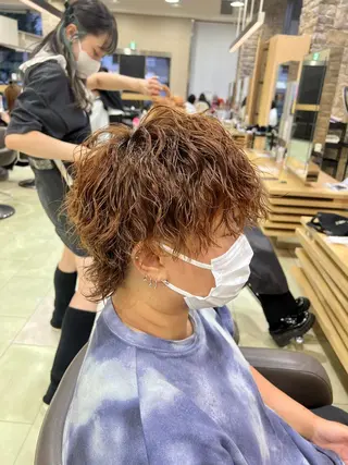 ショート パーマ ﾎｯﾄﾍﾟｯﾊﾟｰ に移行中【かな】のヘアスタイル