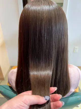 ロング カラー ☘️折戸結菜☘️ ハイトーンカラーのヘアスタイル