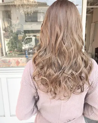 ロング カラー ヘアアレンジ Mariana/ 鶴原-ハイライトのヘアスタイル