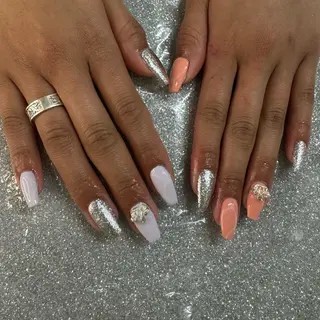 ネイル VIERU 🌈🎀💖のネイルデザイン