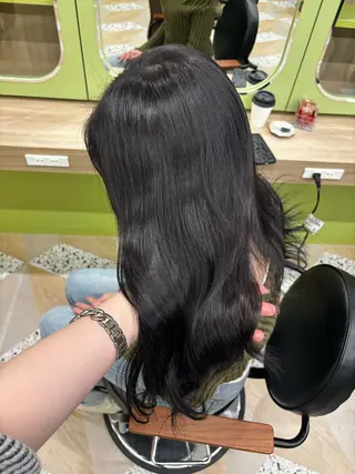 ロング シオン/艶髪/ グレージュカラーのヘアスタイル