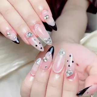 ネイル 奈奈 キラキラネイル✨のネイルデザイン