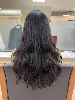 ロング パーマ ラカリテ所属・渋谷 りなのヘアスタイル