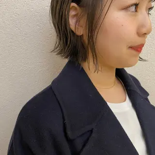 ショート カラー H梅田 / 811 堀本菜奈のヘアスタイル