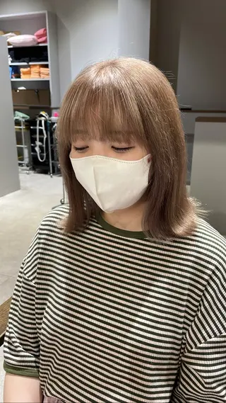 ミディアム カラー エマ ピボット 中川店所属・富原崇太/切りっぱな しボブ/透明感カラーのヘアスタイル