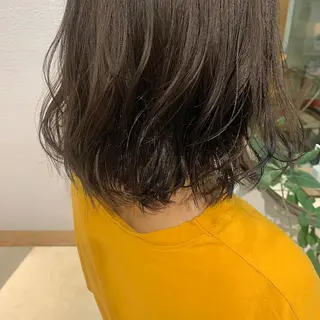 ミディアム カラー ヘアアレンジ pu+on. nailworks所属・fuyumi / ニュアンスネイルのネイルデザイン