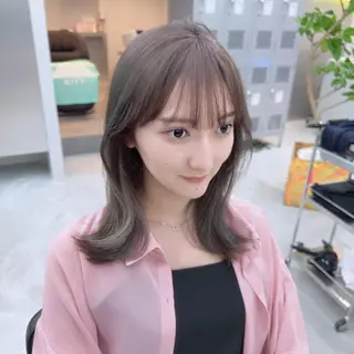 ミディアム カラー 岡野 静華のヘアスタイル