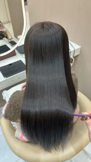 ロング カラー Ma cherie by Lond所属・ハイトーン/ ミルクティーAikaのヘアスタイル