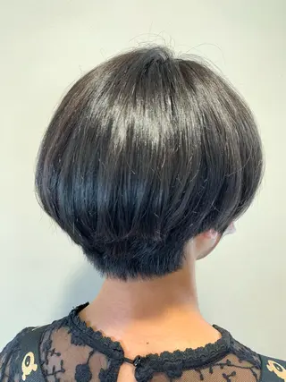 ショート カラー 勝屋 有梨のヘアスタイル