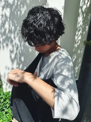 ミディアム パーマ メンズ GO TODAY シェアサロン　原宿本店所属・原宿↔︎浦和　美容師 折笠　亮のヘアスタイル