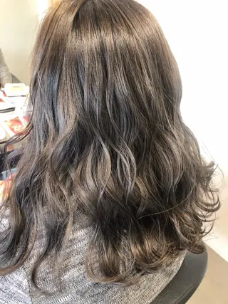 カラー 早川 真幸のヘアスタイル