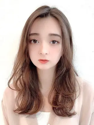 セミロング カラー パーマ ヘアアレンジ JYUNESU所属・韓国・韓国ヘア 髪質改善のヘアスタイル