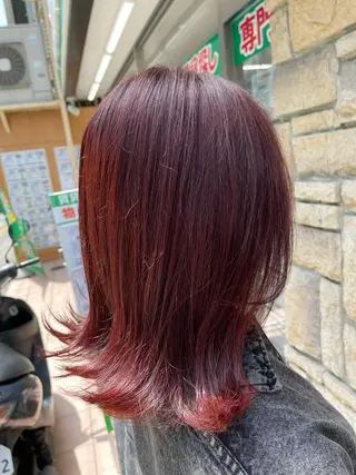 ミディアム カラー 穐山 翔のヘアスタイル