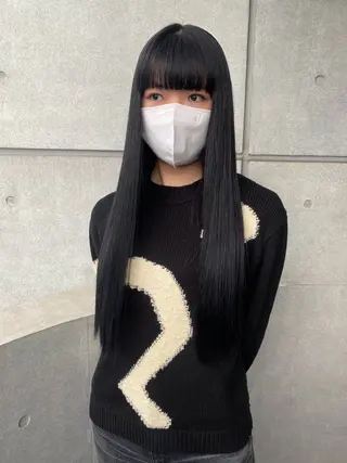 ロング カラー 室谷 侑奈のヘアスタイル
