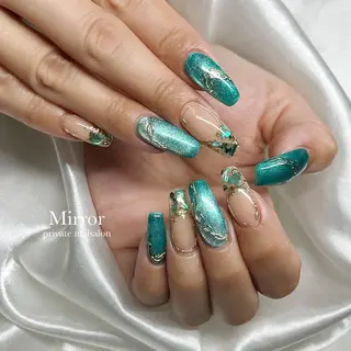 ネイル nailsalon Mirrorのネイルデザイン