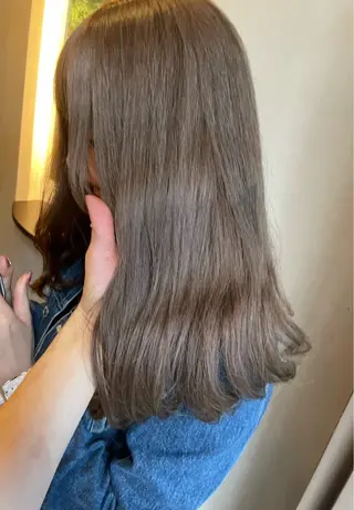 ロング カラー TIGRE tenjin所属・kanon/レイヤー / 透明感カラー🩶のヘアスタイル