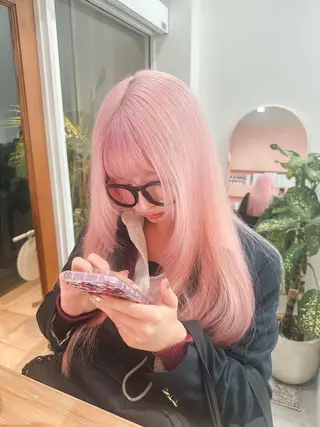 ロング カラー レイヤーカット ベージュ/ダイチのヘアスタイル