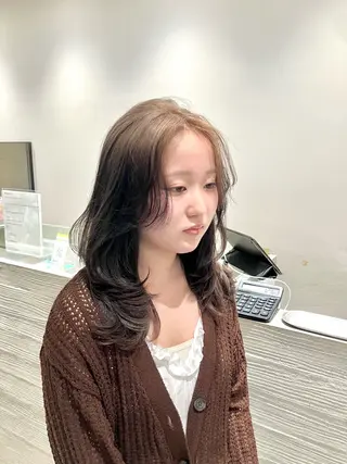 ロング カラー サキ🤍ハイトーン 🩰くびれ巻きヘアのヘアスタイル