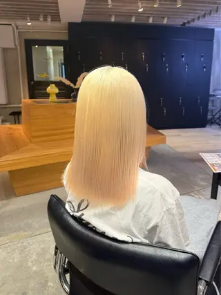 セミロング カラー 🩵艶ハイトーン ブリーチ🩵ユウゴのヘアスタイル