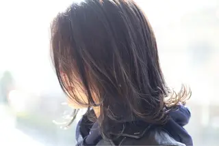 カラー 岡本 一平のヘアスタイル