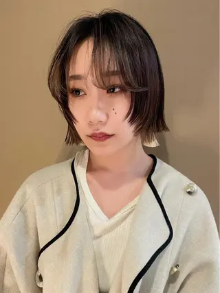 ショート カラー SALOWIN所属・ブリーチ✨ ボブ✨レイヤーのヘアスタイル