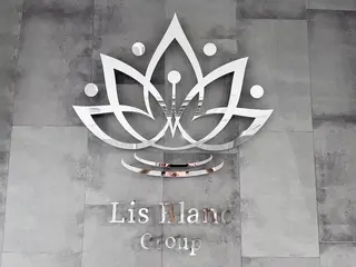 リスブラン AYUMI 🍎のネイルデザイン