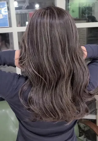 セミロング Ashanti 八巻のヘアスタイル