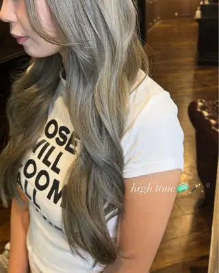 セミロング 梅木 李奈のヘアスタイル